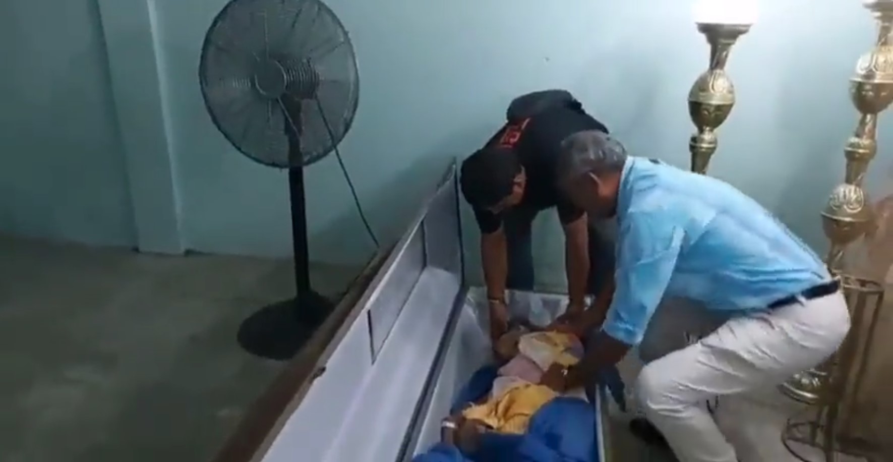 Woman Pronounced Dead In Ecuador Wakes Up 2 Days Later Hits Coffin During Wake 