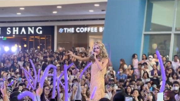 taylor swift impersonator taylor sheesh