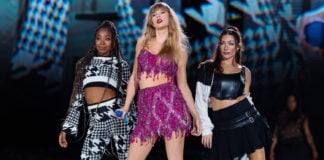 Taylor Swift Gifts S$73 Million In Bonuses To Concert Tour Crew, Including Technicians & Caterers