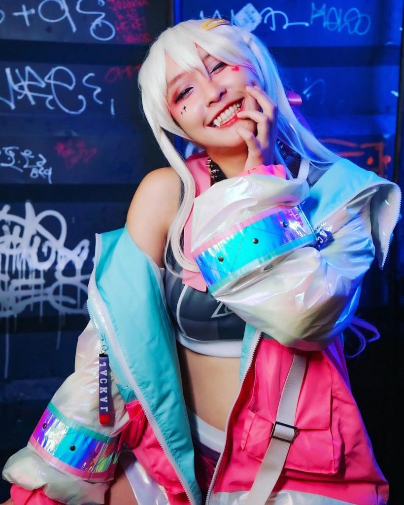 Ex-S'pore Teacher Now An OnlyFans Creator, Finds Stripping Cathartic After Years In 'Suffocating