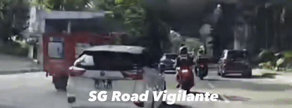 Conductor persigue repetidamente a motociclista por cambiar de carril en Pasir Panjang, por ‘intento de asesinato’