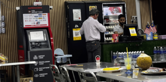 M’sian Mamak Restaurant Installs ATM Next To Cashier To Make Payment Convenient For Customers