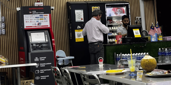 M’sian Mamak Restaurant Installs ATM Next To Cashier To Make Payment Convenient For Customers