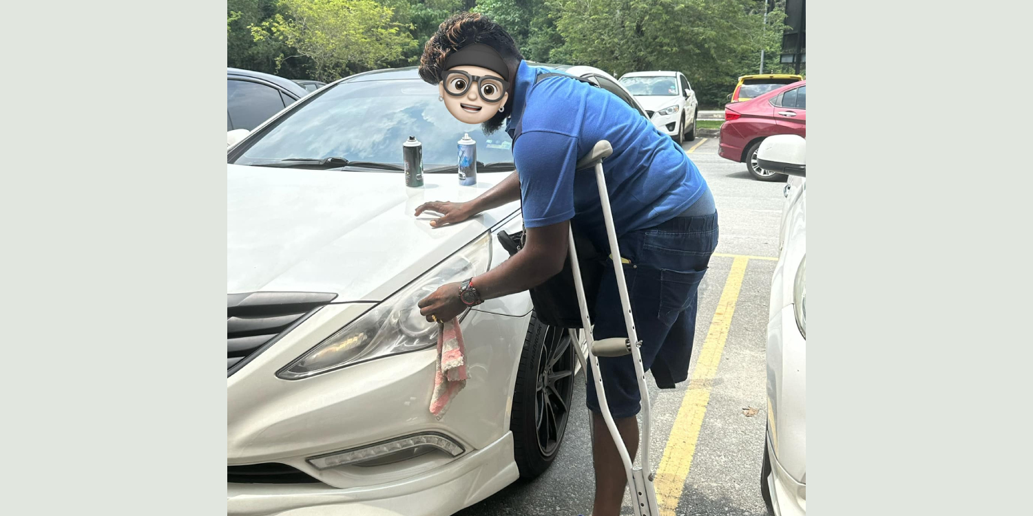 One-Legged Man Offers To Clean M'sia Couple's Car For S$60, They Admire His Hardworking Spirit
