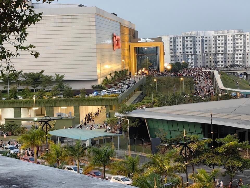 Bomb Threat at Malaysia's Mid Valley Mall: Swift Response Ensures