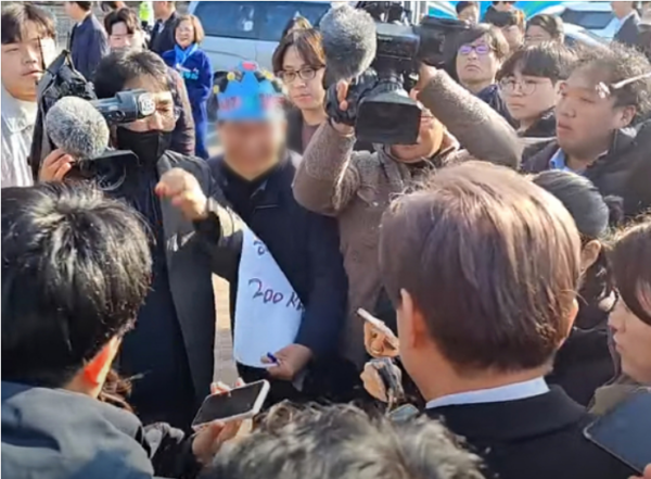 South Korea Opposition Leader Stabbed During Press Conference, Attacker ...