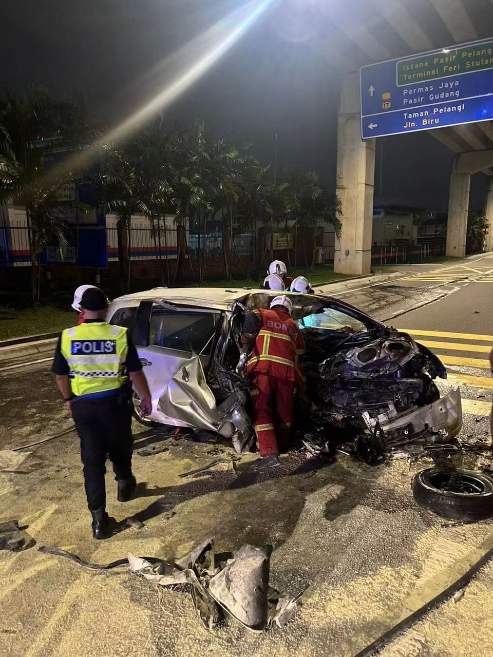 22-year-old man who works in S'pore dies after car crashes into Johor ...