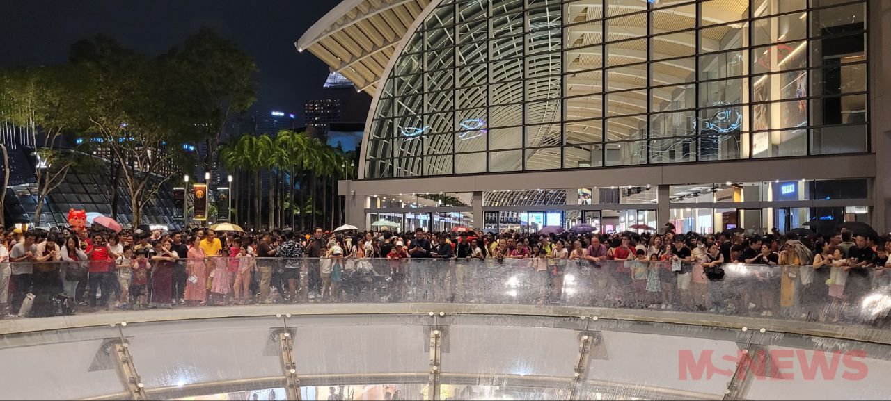 Large Crowd Packs MBS For CNY Drone Show, Struggles To Disperse Afterwards