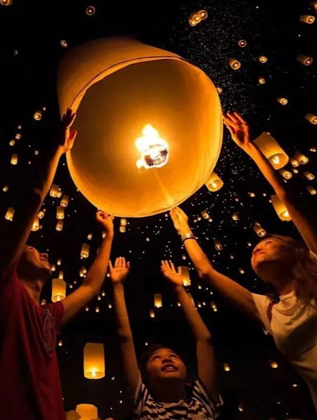 Seattle Greenlaker | Releasing Floating Sky Lanterns Is Illegal, Says  Seattle Fire | News, culture and lifestyle from Seattle's Green Lake  neighborhood