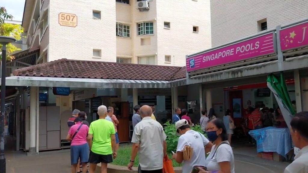 Snaking queue forms outside Jurong West S'pore Pools outlet ahead of S ...