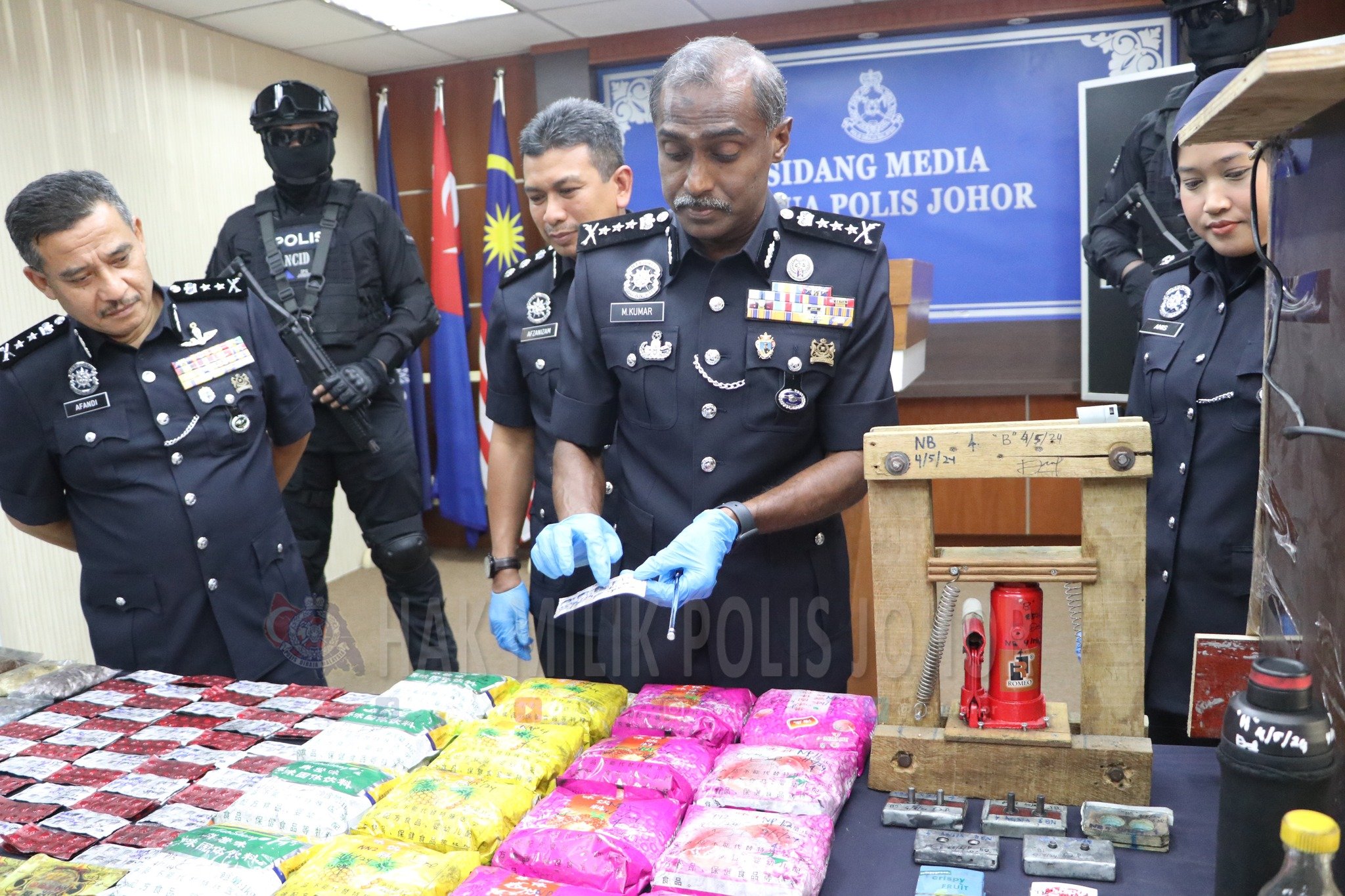 pontian kampong drugs raid