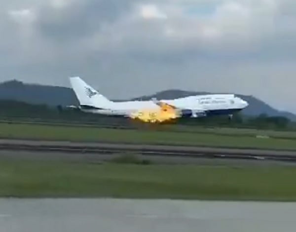 Garuda Indonesia engine fire 3