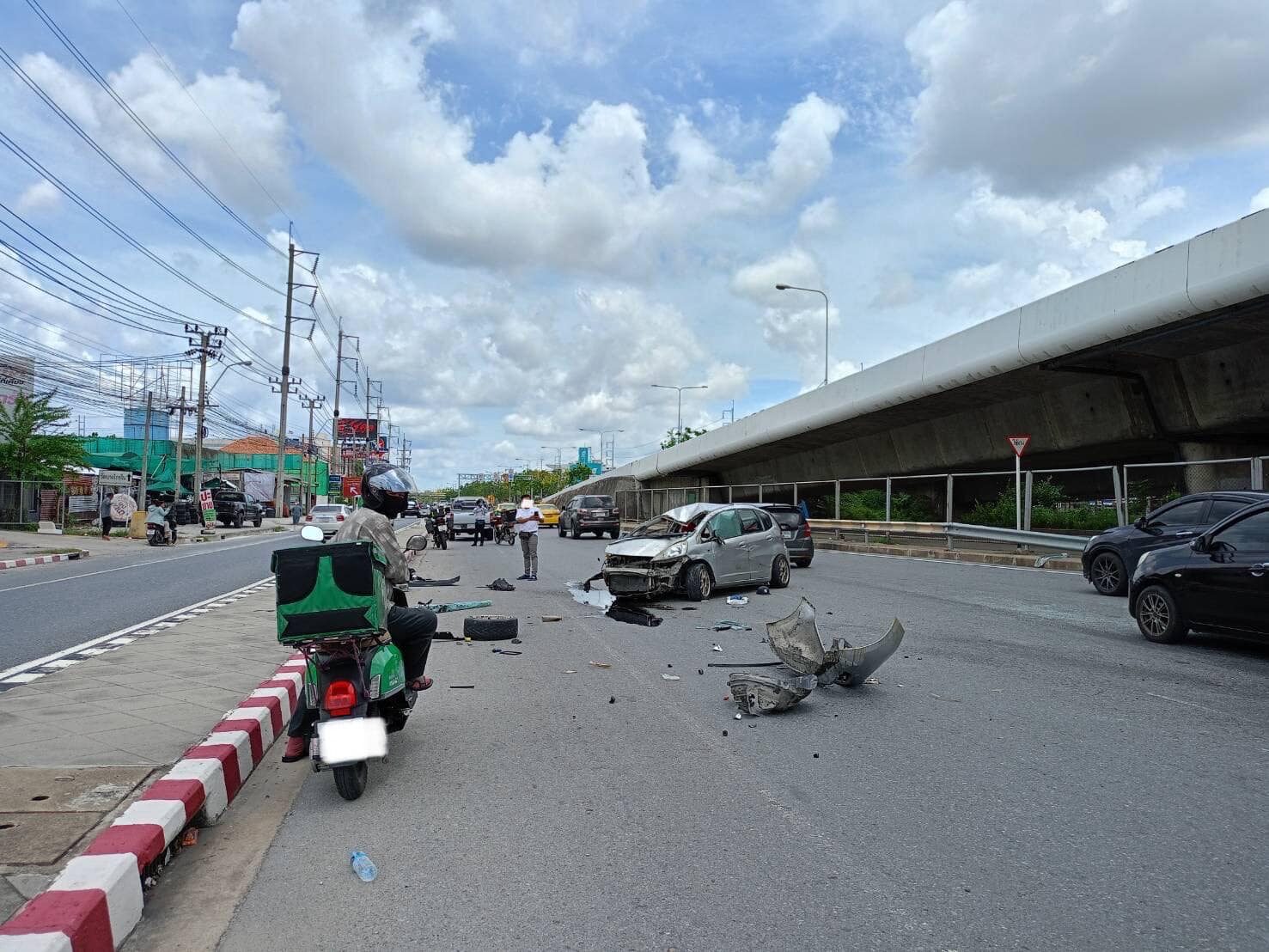 Car in Thailand squeezes through gap in traffic, falls off highway