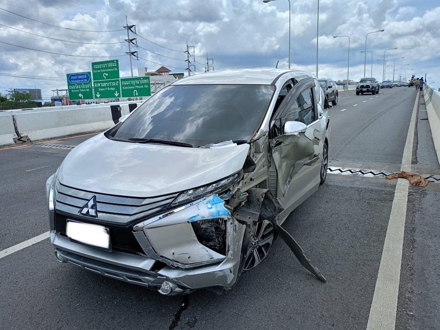 Car in Thailand squeezes through gap in traffic, falls off highway