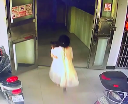 girl-china-window-carry.png