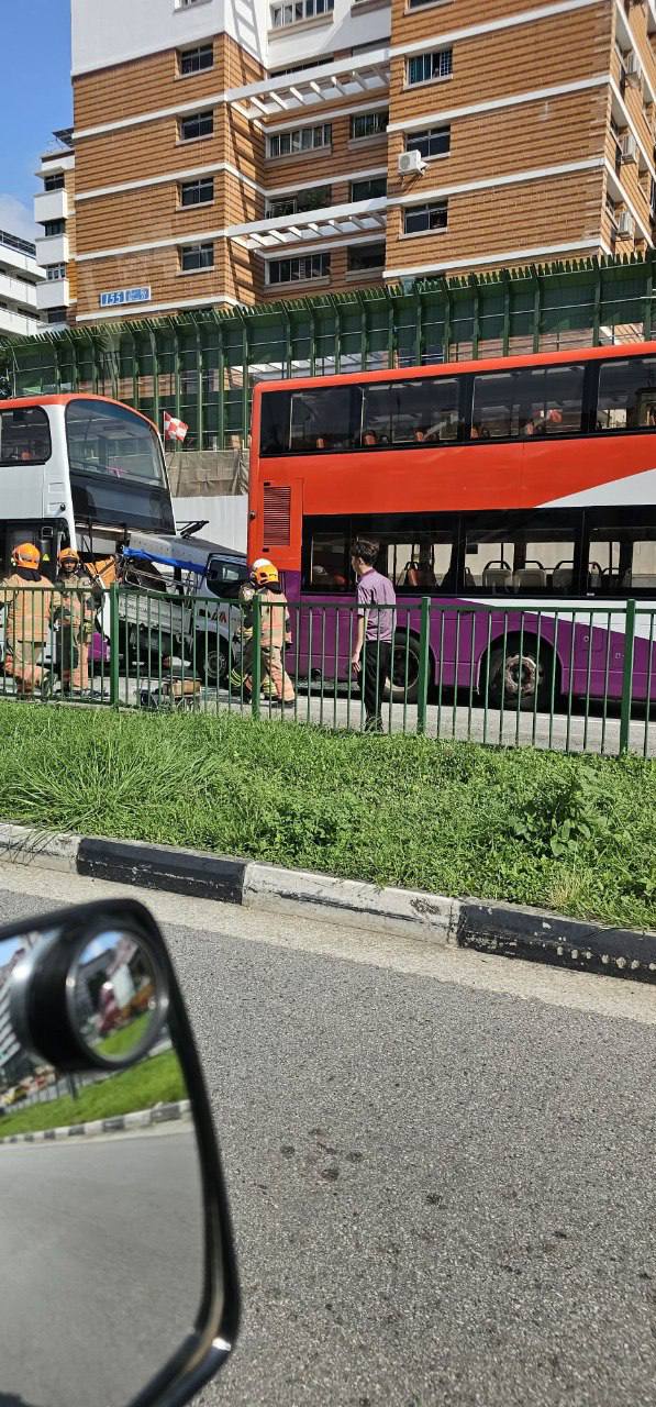 lorry-buses-pasir-ris-1