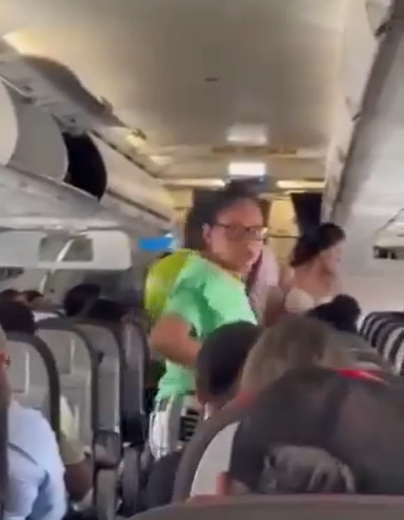 boy colombia kicked out of flight 2