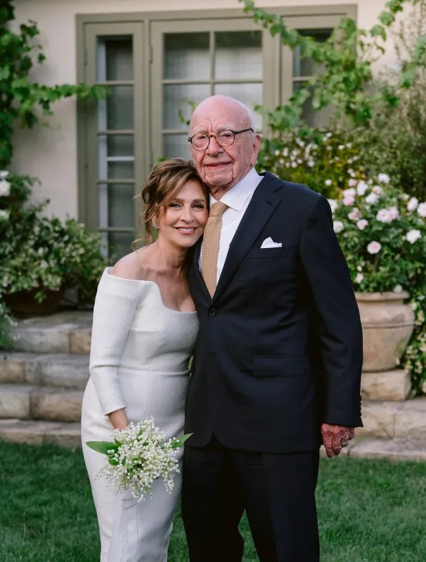 rupert-murdoch-wife-standing.jpg