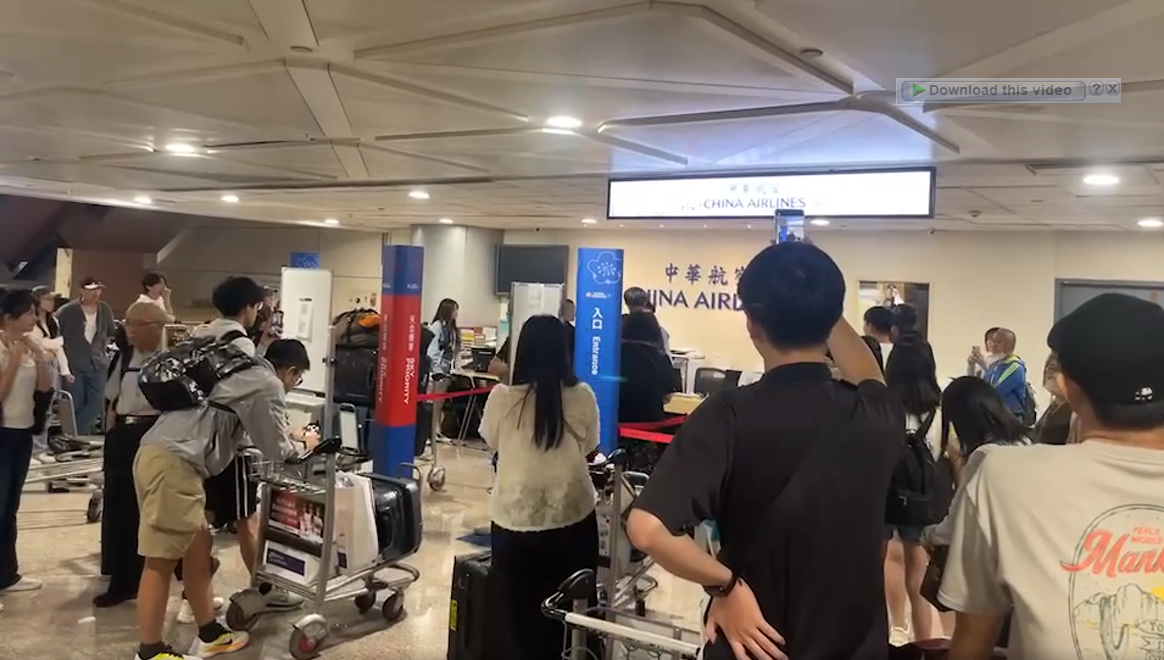 passengers furious waiting luggage