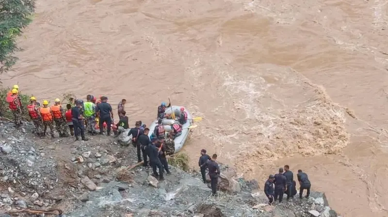 landslide sweeps away two buses nepal (2)