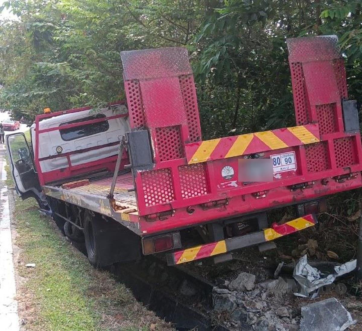 lorry driver suffers heart attack msia