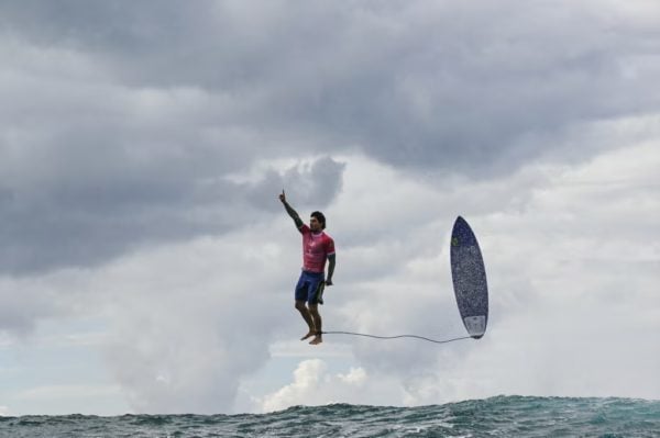 Brazilian surfer strikes stunning mid-air pose after setting highest ...