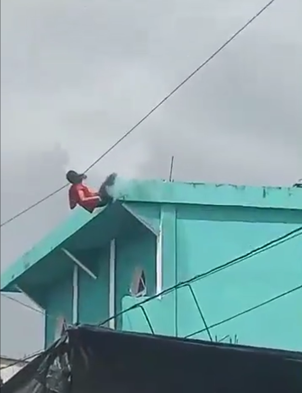 Una adolescente en Guatemala fue decapitada por un cable eléctrico mientras bailaba en el techo de un edificio y cayó dos pisos