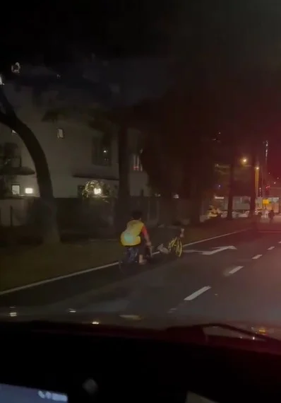 kids riding bicycles nearly cause car accident (3)