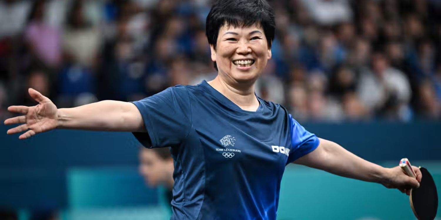 table tennis player standing ovation Paris olympics