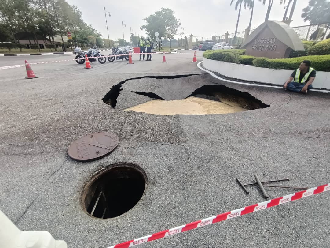 sinkhole kl airport