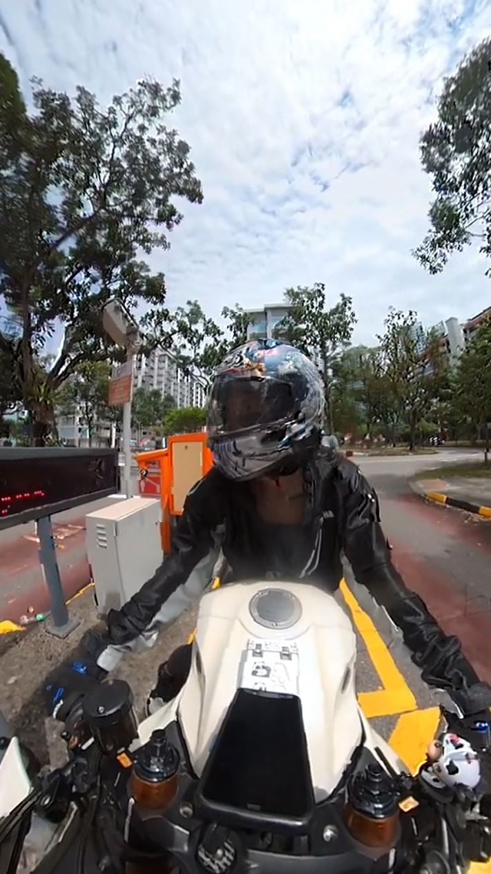 motorcyclist traffic police 1 