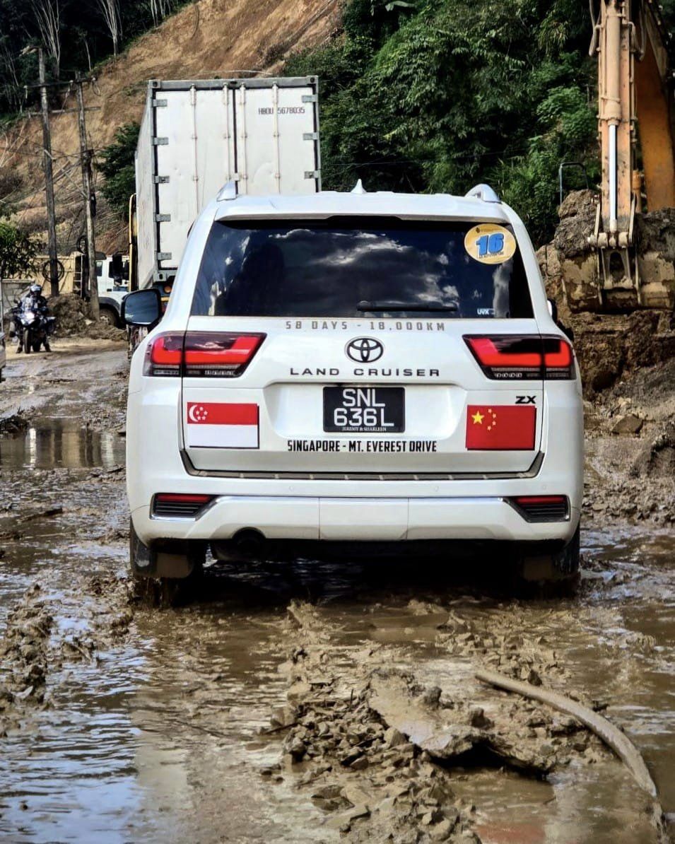 singaporeans drive mt everest (1)