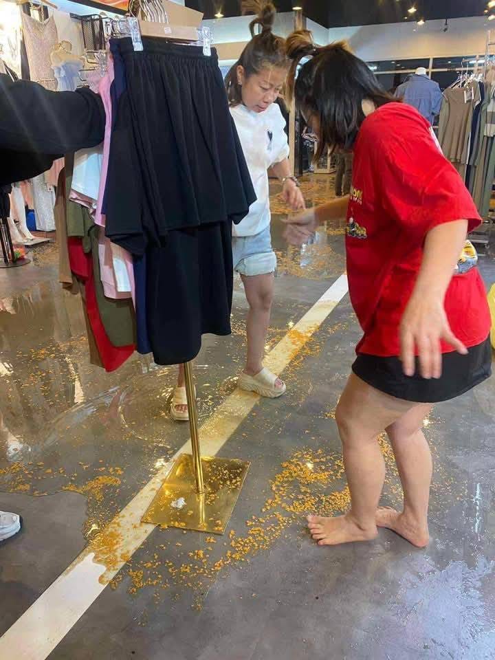 faeces mall thailand