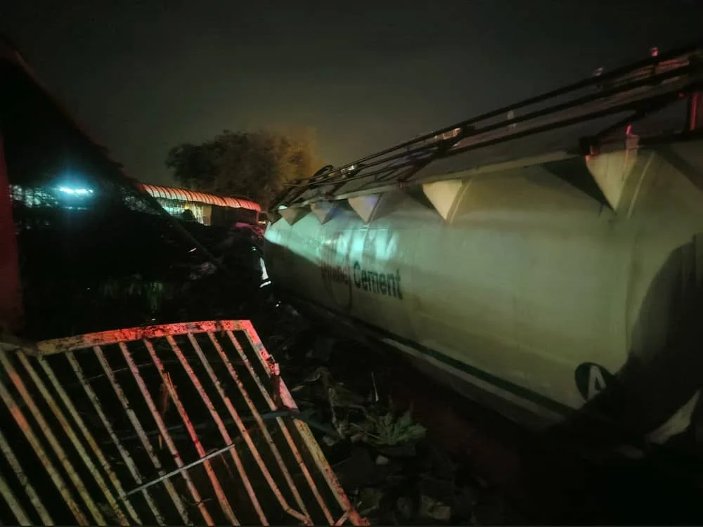 lorry crashing truck