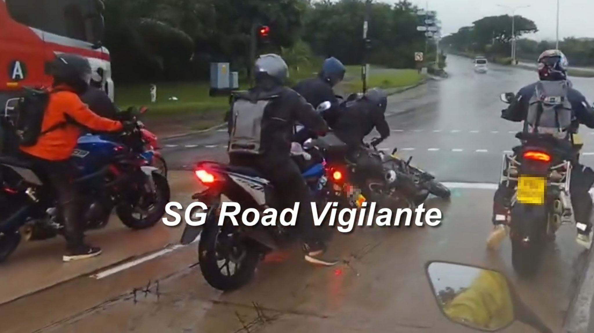 Motorcyclist falls over in rain while waiting at Jurong intersection ...