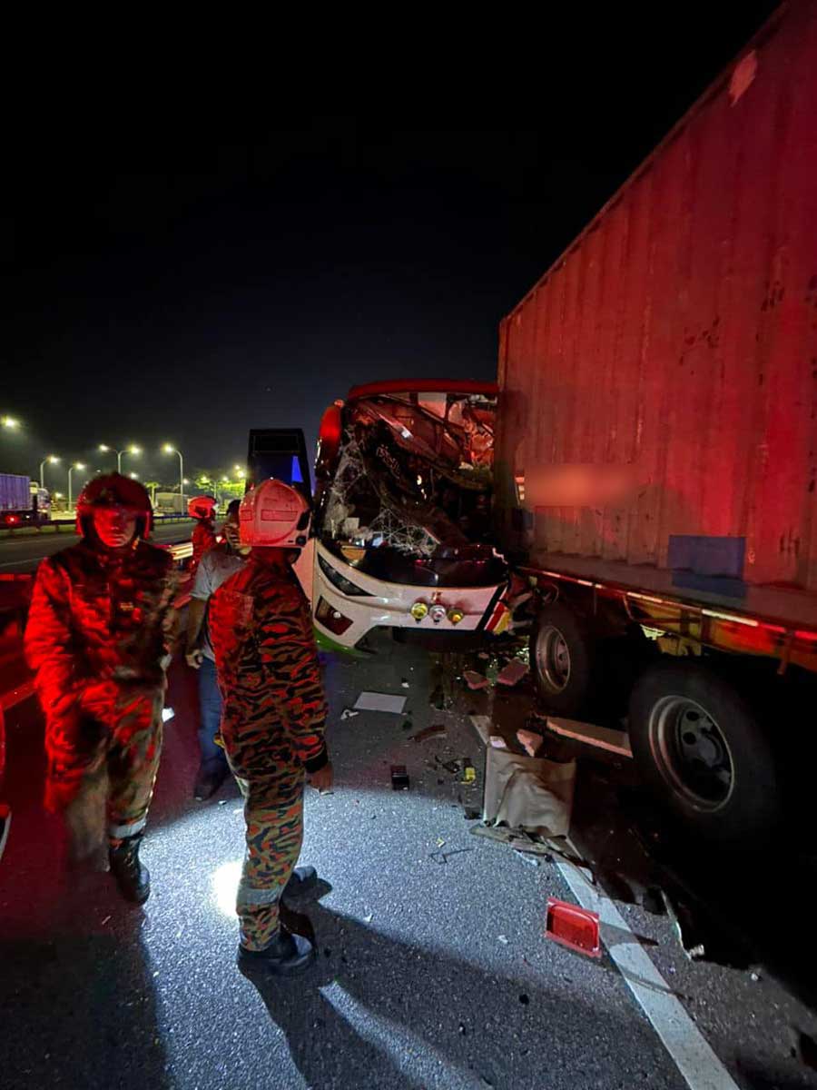 bus lorry 23 injuries