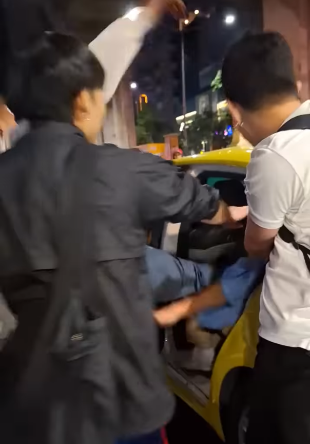 taxi driver slashed passenger