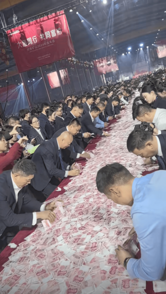 Company in China hands out S$11.1M in bonuses via cash-counting contest ...