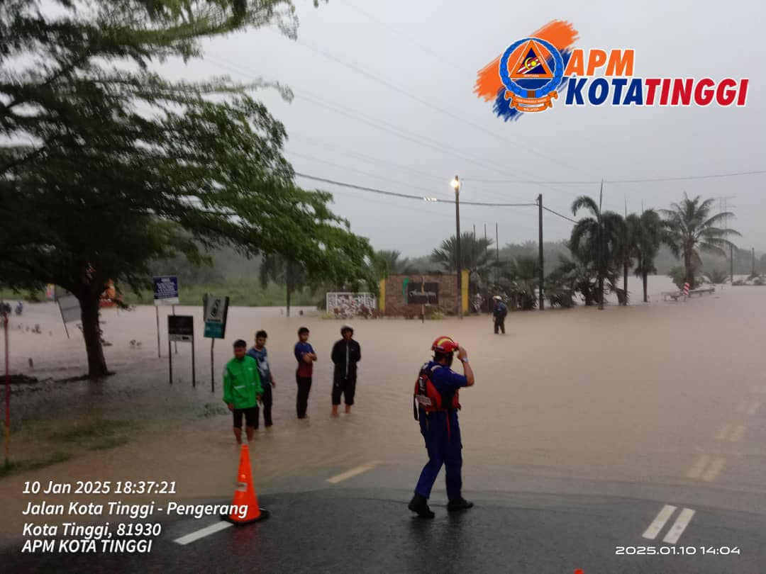 floods kota tinggi