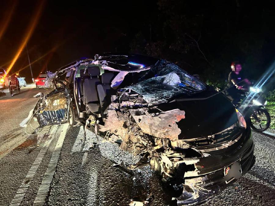 lorry mpv crash