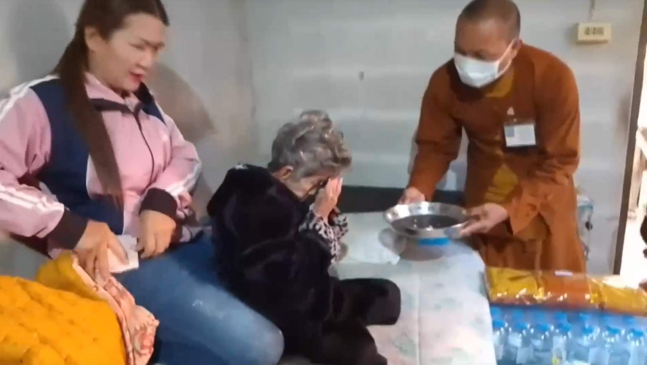 grandma sits up dead (2)