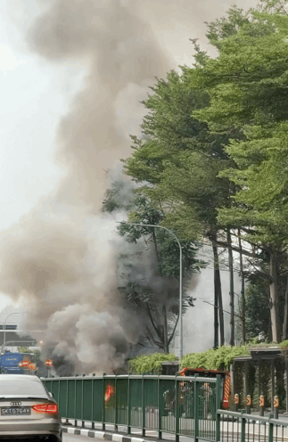 jurong west car catches fire