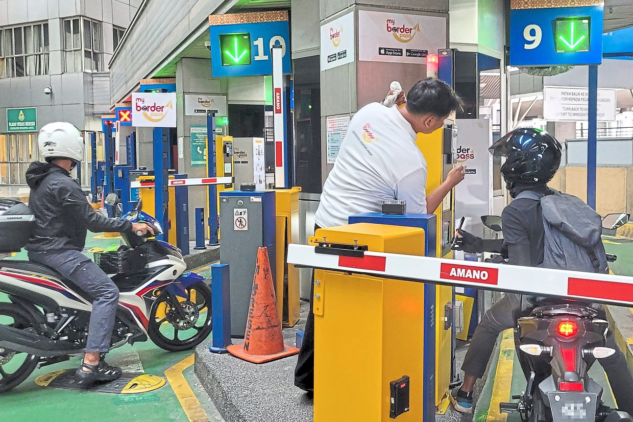 malaysia qr code immigration