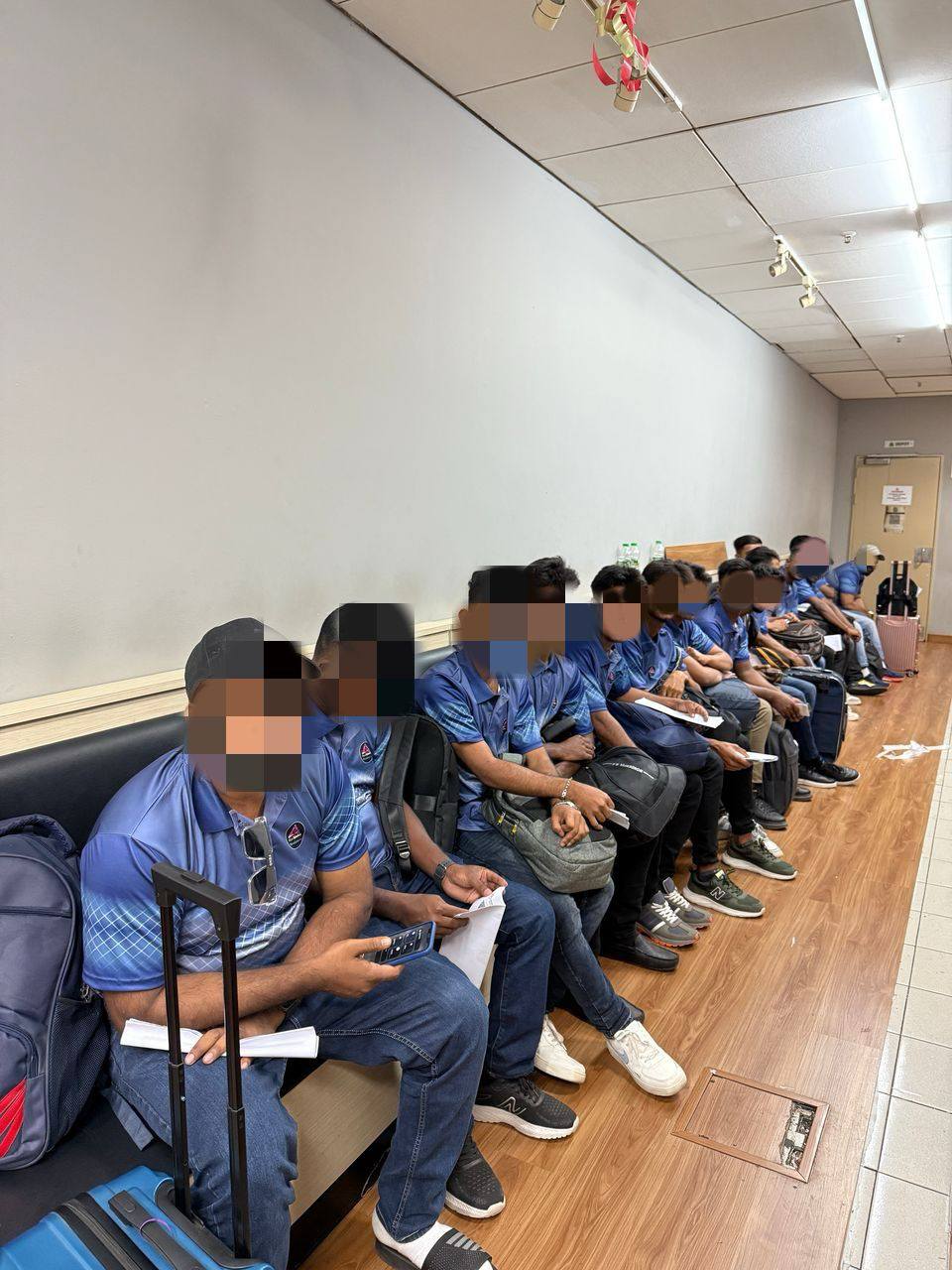 bangladesh disguised cricket team arrest