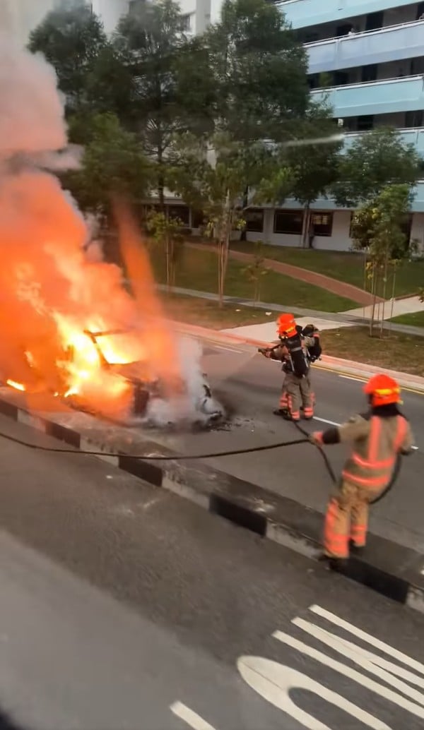 car fire tampines road