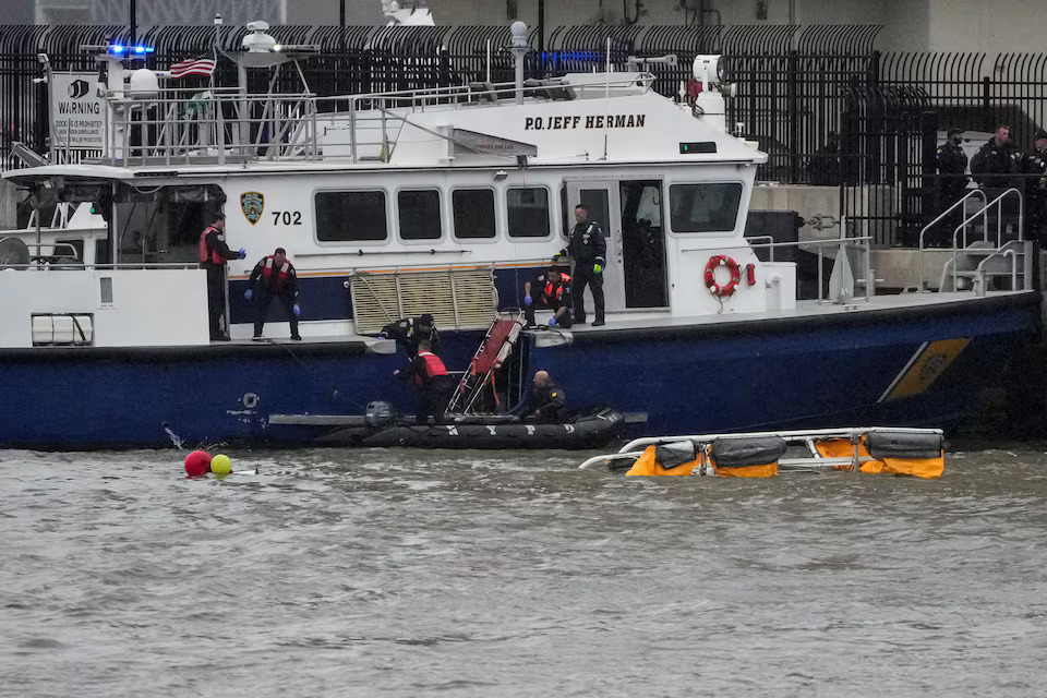 helicopter new york river