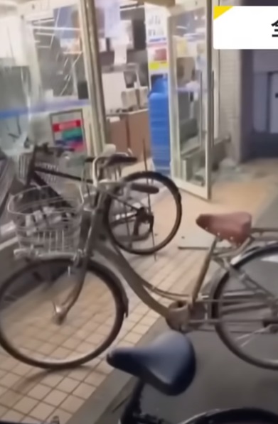 japan naked cram school shoplift