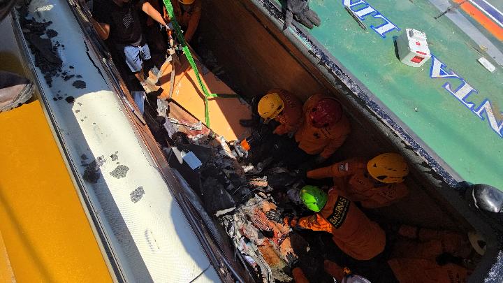 indonesia bus overturned