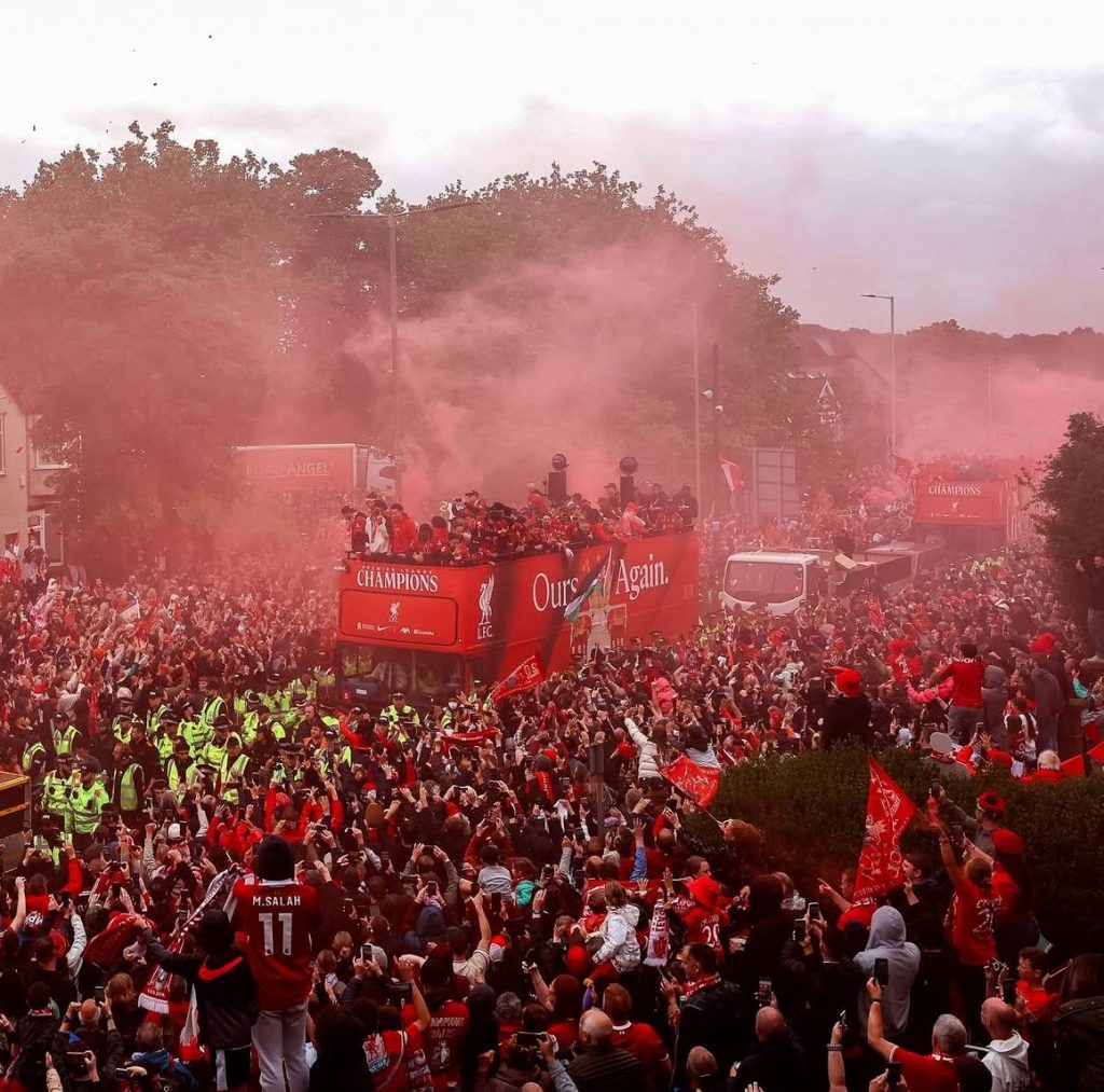 Car ploughs into crowd during Liverpool title parade, 47 injured