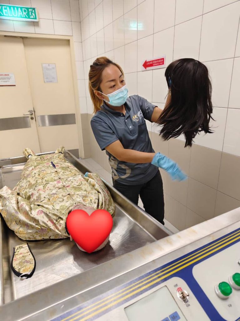 deceased cancer patient wig